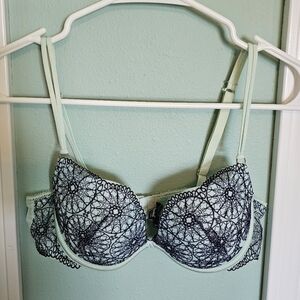 Daisy Fuentes 34A Bra